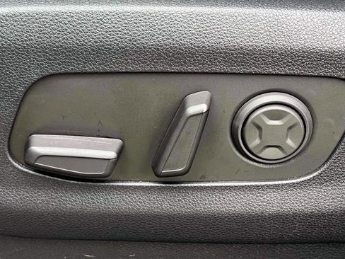 Used 2025 Kia Carnival SX Prestige image 19