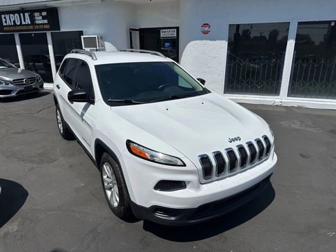 Used 2015 Jeep Cherokee Sport image 10