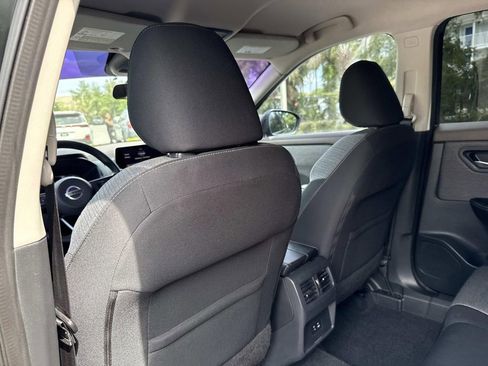 Used 2021 Nissan Rogue SV FWD image 14
