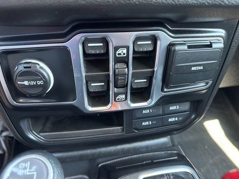 Used 2024 Jeep Wrangler Unlimited Sport AWD/4WD image 7