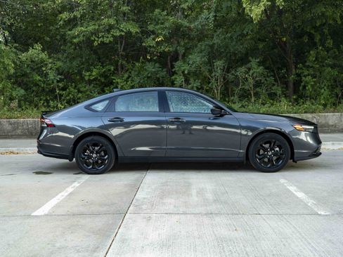 Used 2025 Honda Accord SE image 10
