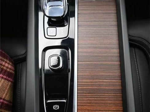 Used 2023 Volvo XC60 B5 Ultimate w/ Protection Package Premier image 10