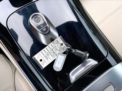 Used 2025 Mercedes-Benz GLC 300 4MATIC image 15