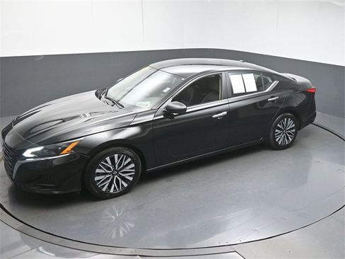 Used 2024 Nissan Altima 2.5 SV image 41