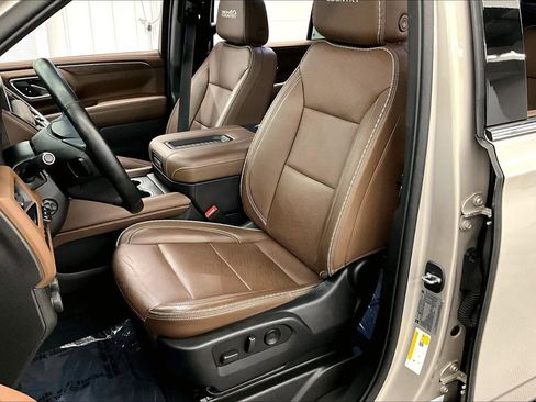 Used 2023 Chevrolet Tahoe High Country w/ LPO, Illumination Package AWD/4WD image 24