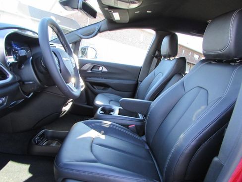 New 2026 Chrysler Pacifica Select image 12