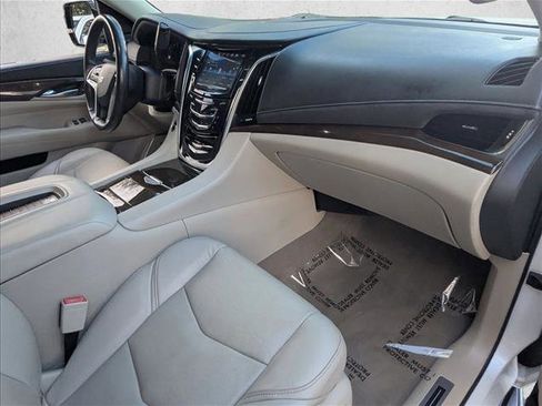 Used 2018 Cadillac Escalade image 22