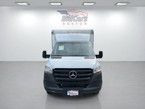 Used 2024 Mercedes-Benz Sprinter 3500 image 2