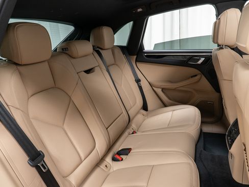 Used 2025 Porsche Macan image 27