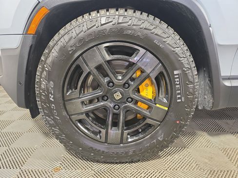 Used 2023 Rivian R1S Launch Edition image 9