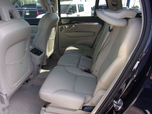 Used 2016 Volvo XC90 T6 Momentum w/ Momentum Plus Package AWD/4WD image 16