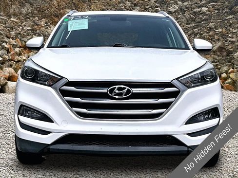 Used 2017 Hyundai Tucson SE AWD/4WD image 3