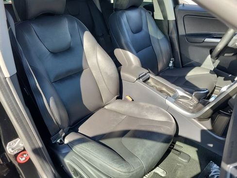 Used 2016 Volvo XC60 T6 Platinum w/ Climate Package image 25
