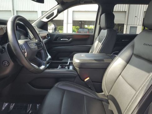 Used 2025 GMC Yukon XL Denali AWD/4WD image 18