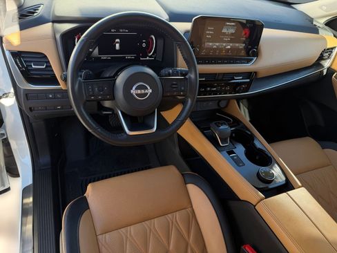 Used 2023 Nissan Rogue Platinum w/ Platinum Premium Package image 3