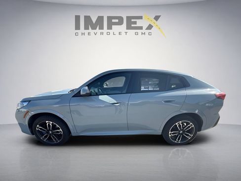 Used 2025 BMW X2 xDrive28i AWD/4WD image 2