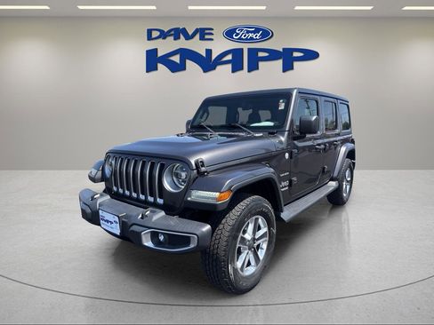 Used 2018 Jeep Wrangler Unlimited Sahara AWD/4WD image 3