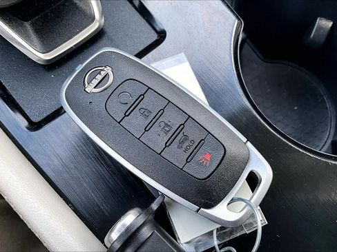 Used 2023 Nissan Rogue SL image 14