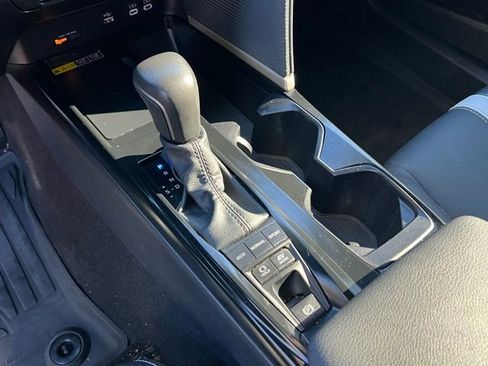 Used 2025 Toyota Camry SE w/ Convenience Package image 21