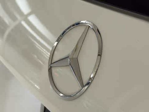 Used 2022 Mercedes-Benz GLB 250 4MATIC image 5