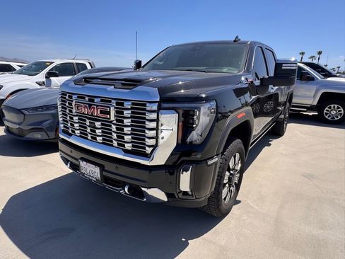 Used 2025 GMC Sierra 3500 Denali w/ Denali Reserve Package AWD/4WD image 3