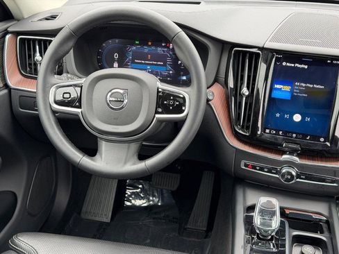 Certified 2023 Volvo XC60 B5 Ultimate w/ Climate Package AWD/4WD image 13