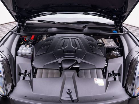 Certified 2024 Porsche Cayenne AWD/4WD image 29