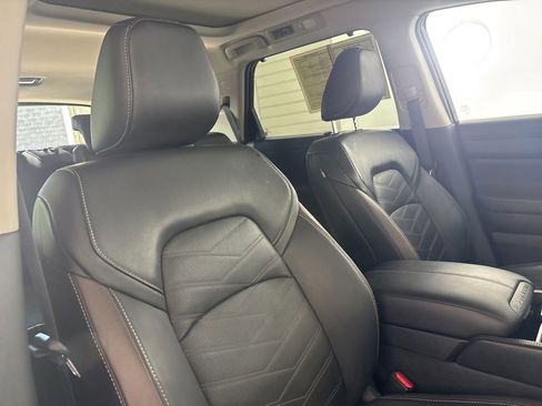Used 2025 Nissan Pathfinder Platinum w/ Cargo Package AWD/4WD image 32