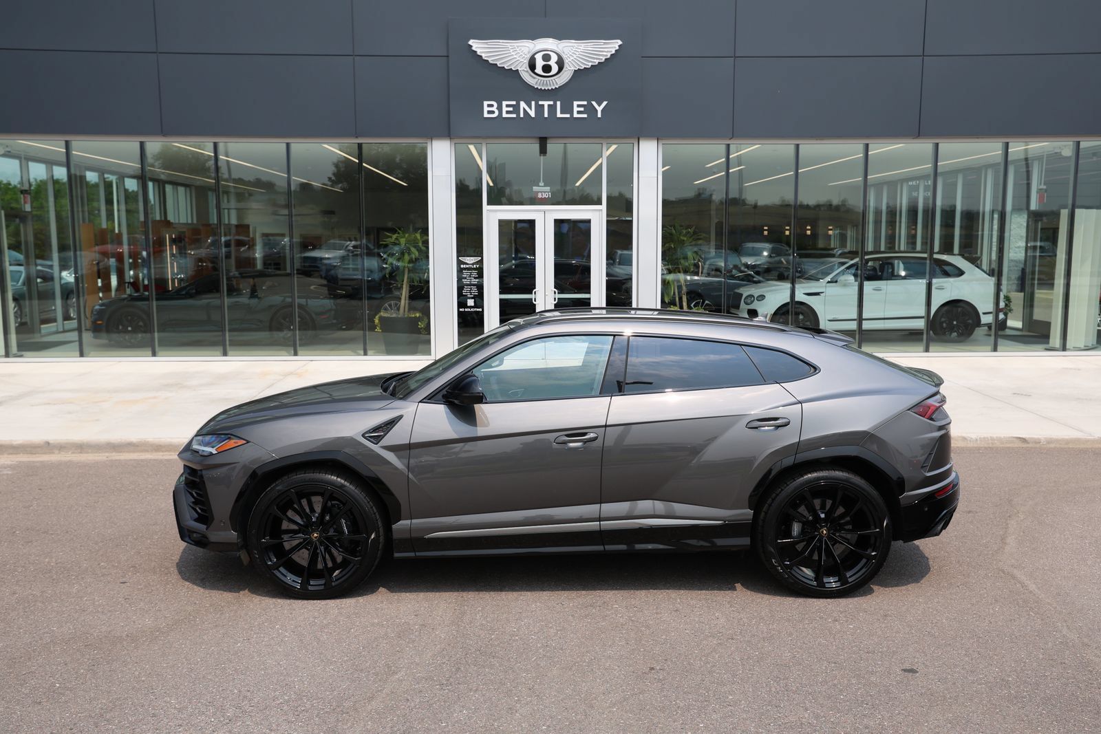 Used 2021 Lamborghini Urus AWD/4WD image 5