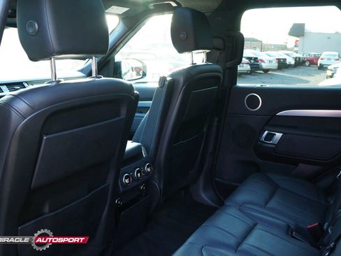 Used 2020 Land Rover Discovery Landmark image 27