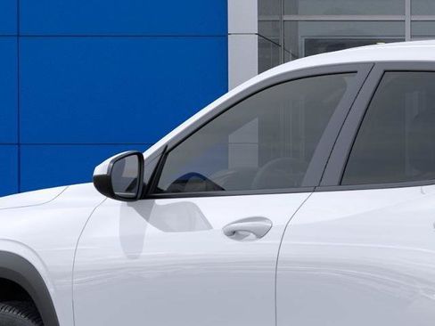 New 2026 Chevrolet Trax LS w/ LS Convenience Package FWD image 12