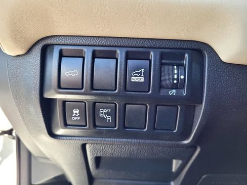 Used 2019 Subaru Ascent Touring AWD/4WD image 16