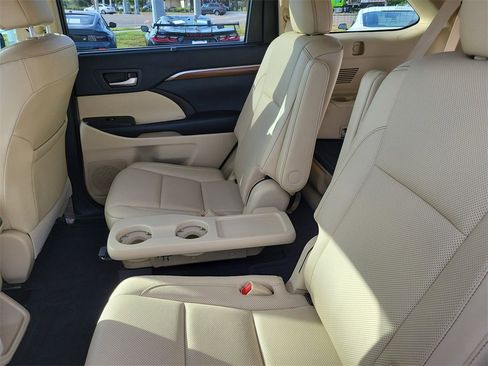 Used 2019 Toyota Highlander Limited Platinum image 12