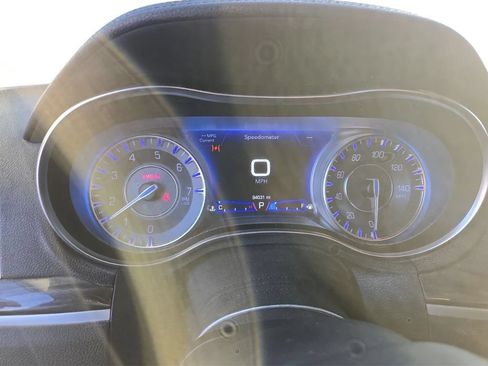 Used 2021 Chrysler 300 Touring L RWD image 5