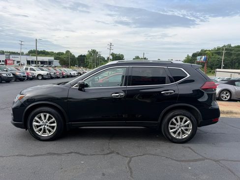 Used 2018 Nissan Rogue SV w/ Premium Package FWD image 4