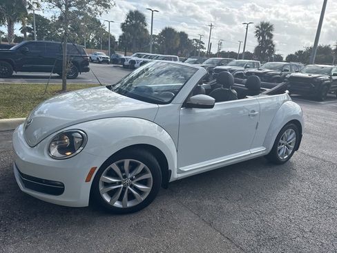 Used 2014 Volkswagen Beetle TDI image 2