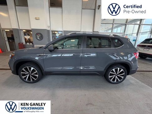 Used 2023 Volkswagen Taos SE w/ Panoramic Sunroof Package AWD/4WD image 8