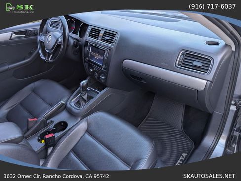 Used 2017 Volkswagen Jetta SE FWD image 29
