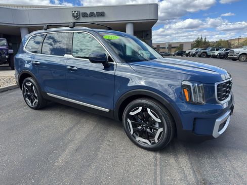 Used 2025 Kia Telluride S AWD/4WD image 1