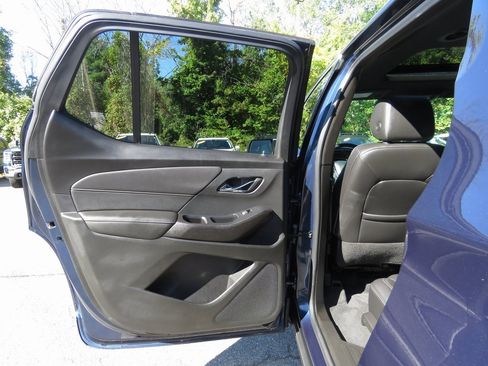 Used 2022 Chevrolet Traverse LT w/ LT Premium Package image 21