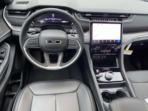 New 2025 Jeep Grand Cherokee Limited w/ Black Appearance Package image 7