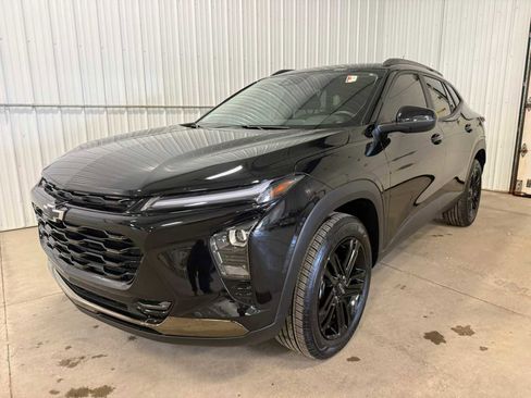 Used 2025 Chevrolet Trax ACTIV w/ Driver Confidence Package FWD image 1