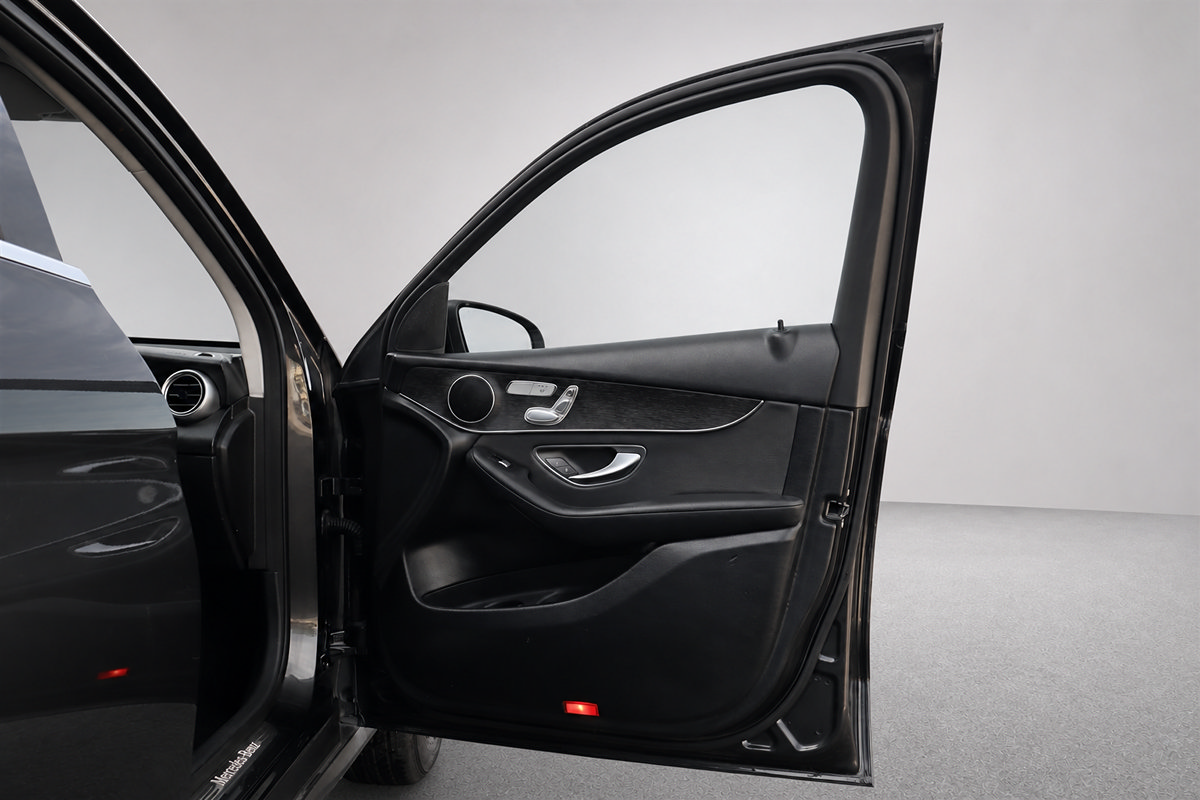 Used 2021 Mercedes-Benz GLC 300 w/ Premium Package image 20