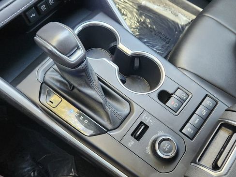 Used 2021 Toyota Highlander XSE AWD/4WD image 11