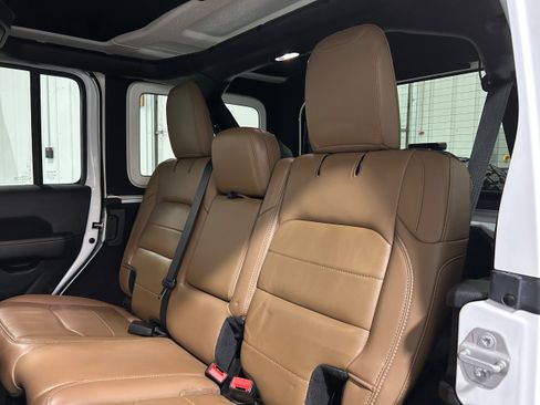 Used 2020 Jeep Wrangler Unlimited Sahara w/ Cold Weather Group image 27