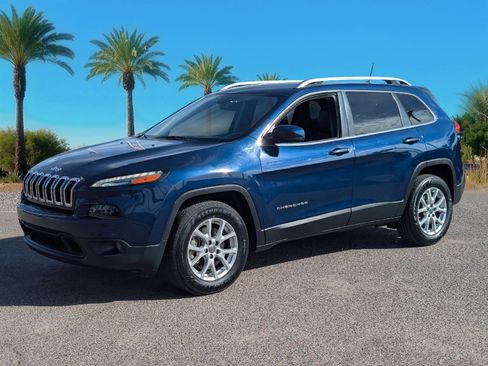 Used 2018 Jeep Cherokee Latitude Plus w/ Comfort/Convenience Group image 33
