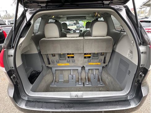 Used 2012 Toyota Sienna Limited image 7
