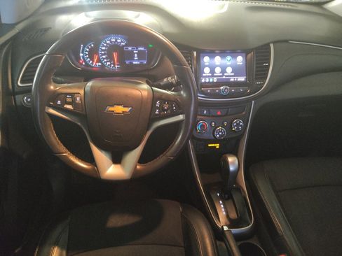 Used 2020 Chevrolet Trax LT w/ LT Convenience Package FWD image 22