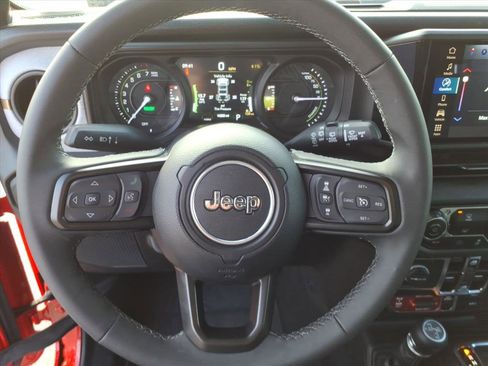 Used 2025 Jeep Wrangler Willys image 29