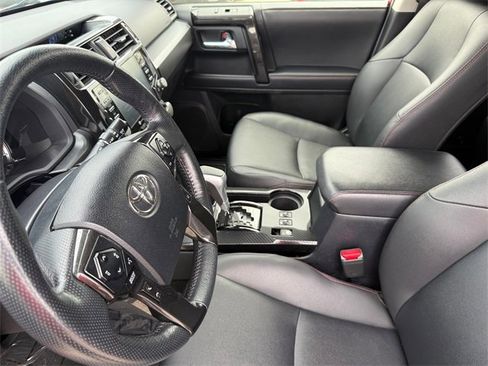 Used 2024 Toyota 4Runner TRD Off-Road Premium image 9